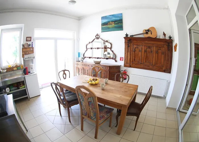 Old School 3* Nova Vas (Bloke)